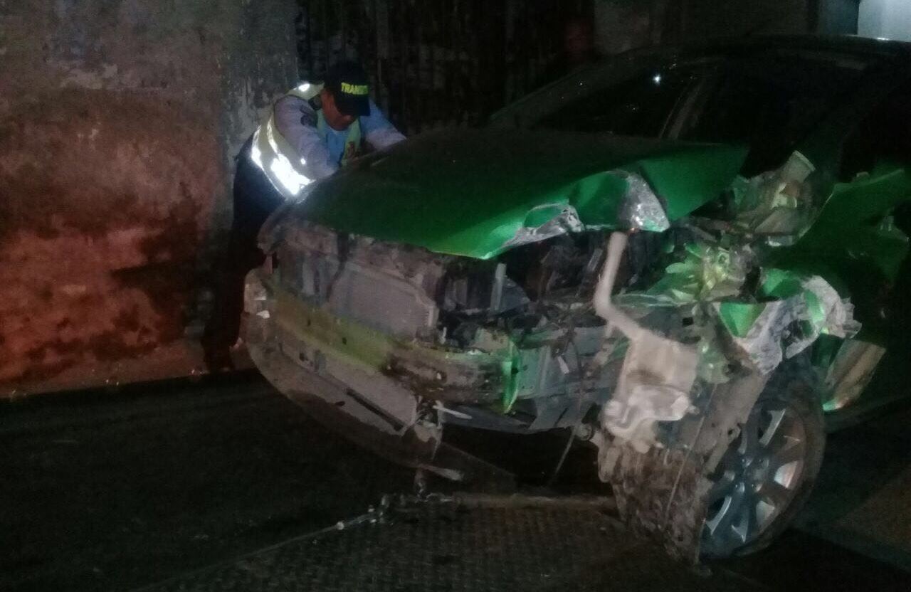 En Cartago, DJ sufre aparatoso accidente y derriba poste eléctrico
